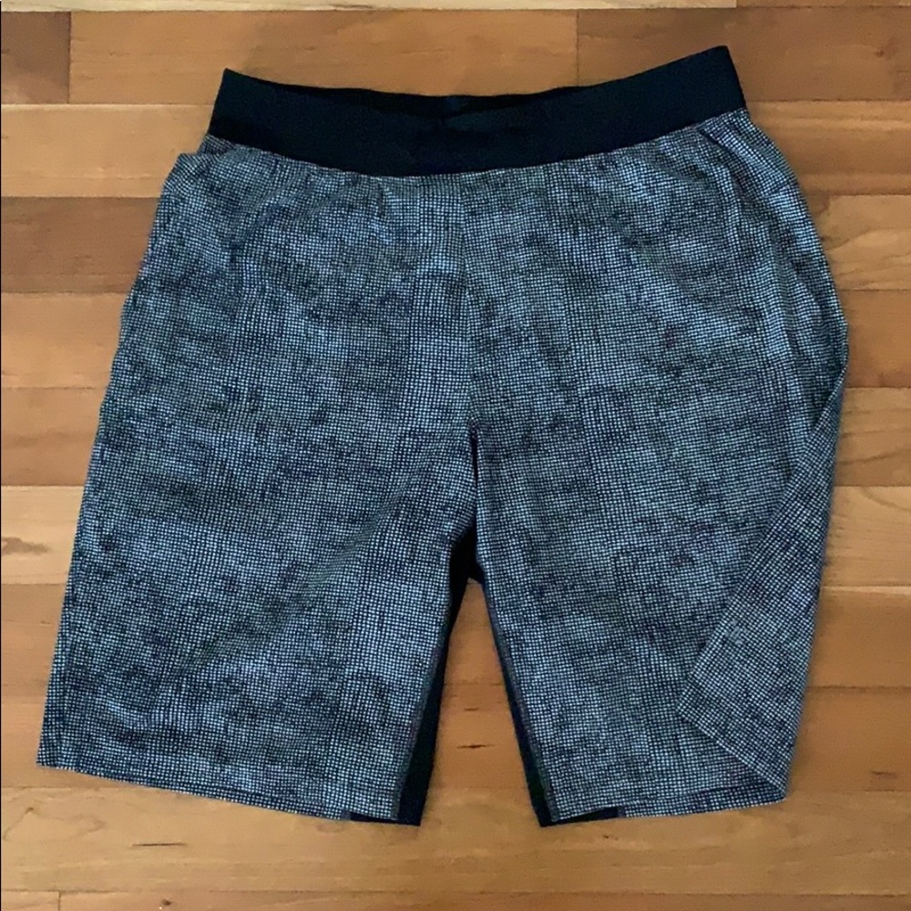 Lululemon size L linerless shorts 11”